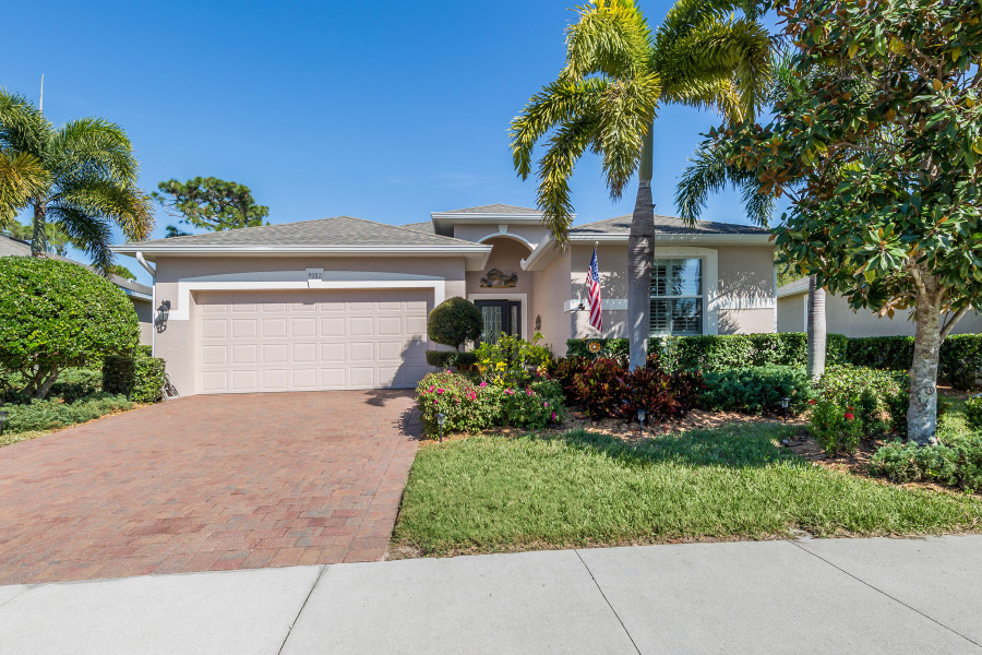 9082 Coachman Drive, Venice, FL 34293 is For Sale By Owner | Reozom